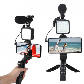 kit vidéo pour Smartphone comprenant 1 trepied ,1 micro jack et 1 lumière LED
